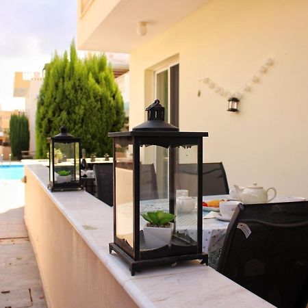 Cozy Poolside Apartment Paphos Exterior photo