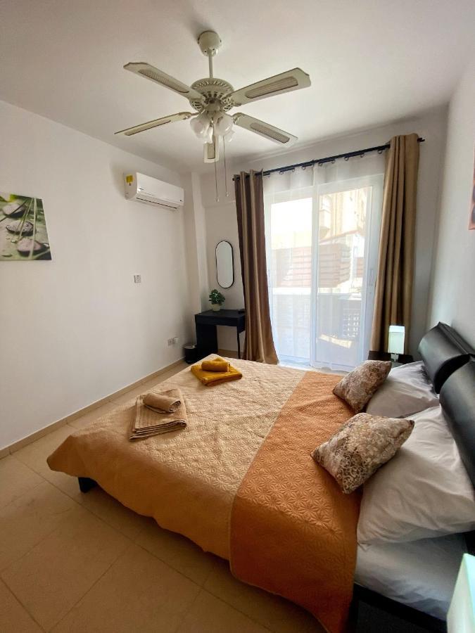 Cozy Poolside Apartment Paphos Exterior photo